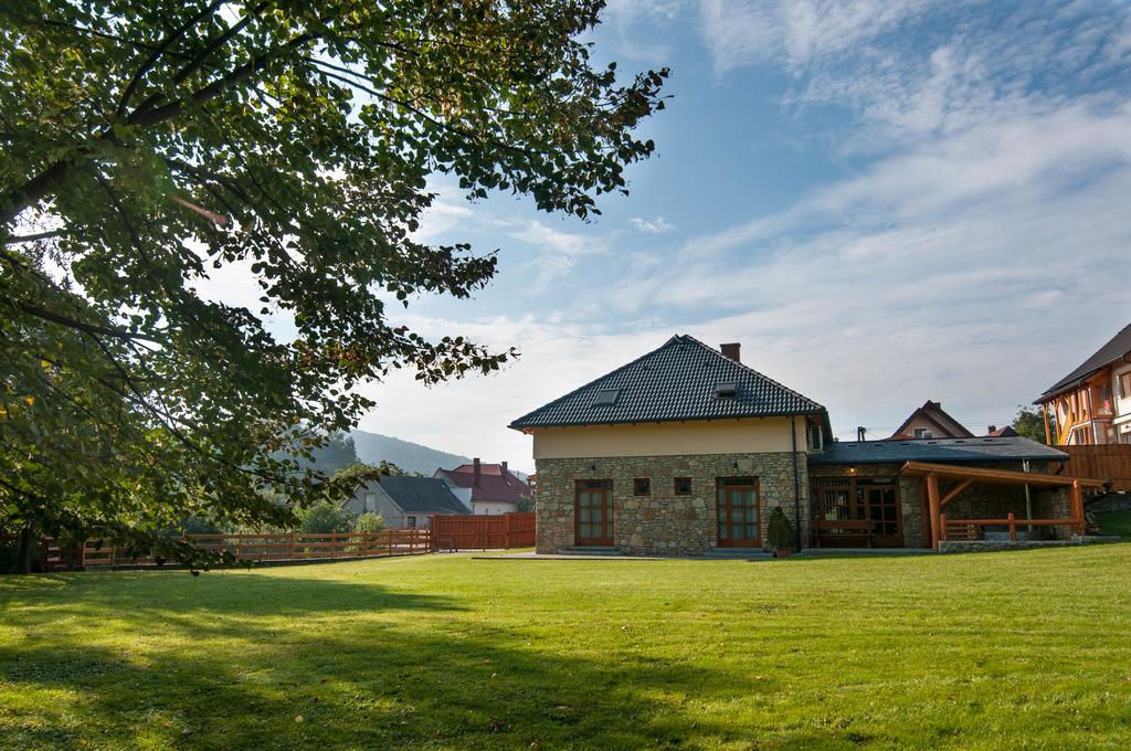 Bed and Breakfast Kakukk Vendeglo Panzio Band Экстерьер фото