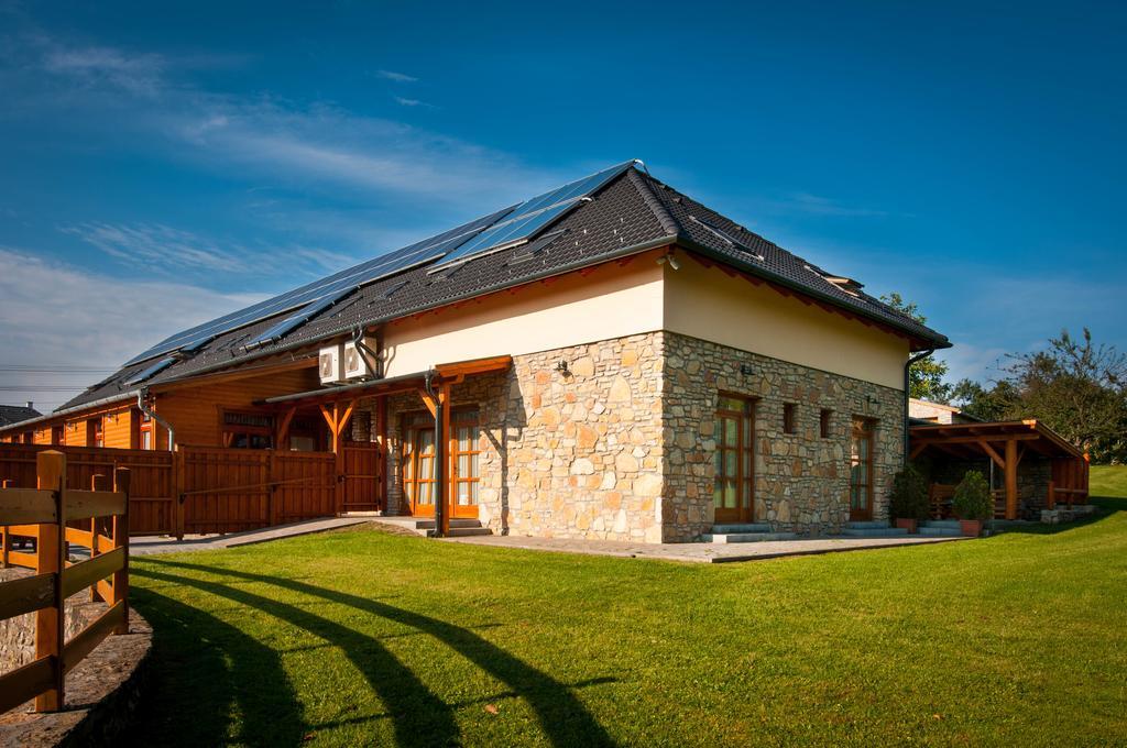 Bed and Breakfast Kakukk Vendeglo Panzio Band Экстерьер фото